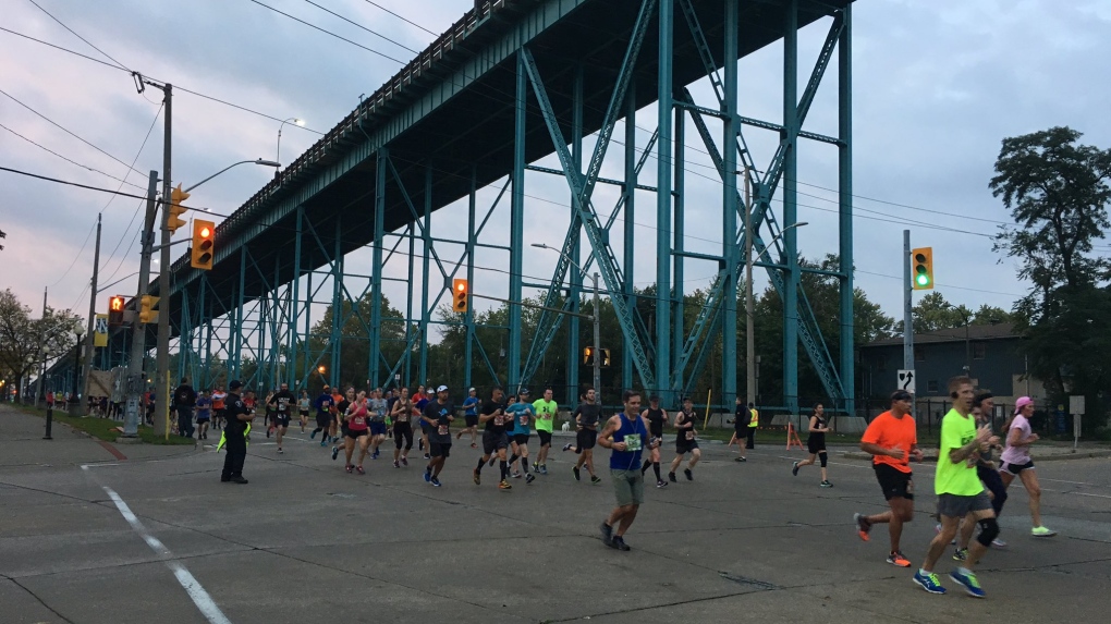 Thousands race across the border in the Detroit Free Press Marathon in Windsor, Ont., on Sunday, Oct.15, 2017. (Melanie Borrelli / CTV Windsor)
