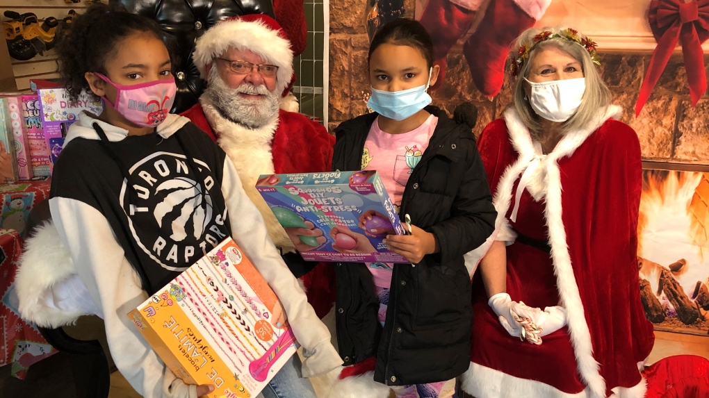 Santa and Mrs. Claus visiting kids in Olde Riverside, Dec. 18, 2021. (Alana Hadadean / CTV News)