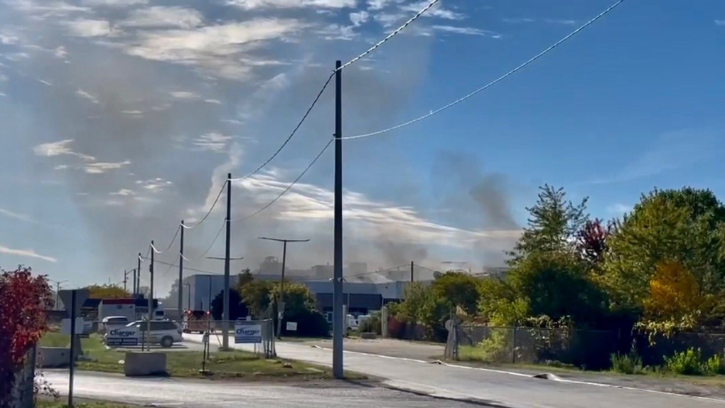Windsor fire crews responded to a commercial fire in the 6000 block of Cantelon Drive in Windsor, Ont. on Monday, Oct. 3, 2022. (Courtesy: OnLocation/Twitter)