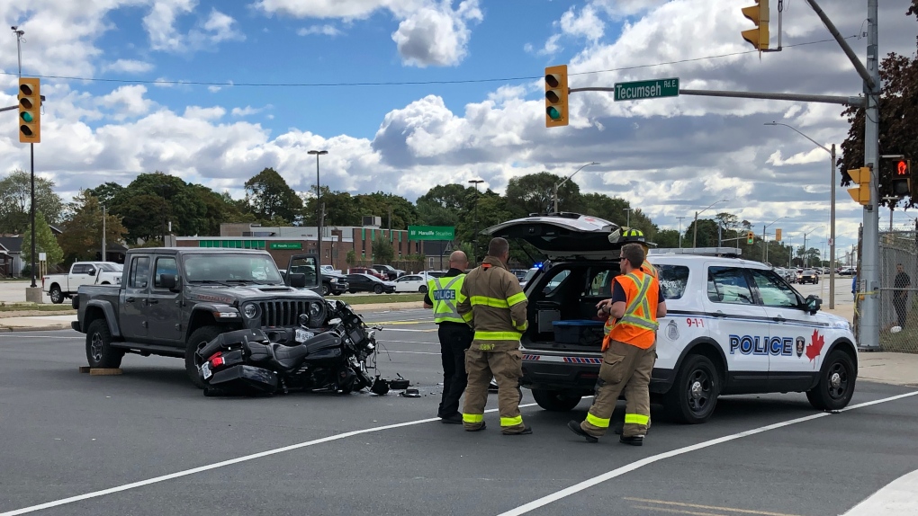 Emergency crews responded to Tecumseh Road East at Drouillard Road in Windsor, Ont., on Thursday, Sept. 22, 2022. (Gary Archibald/CTV News Windsor)