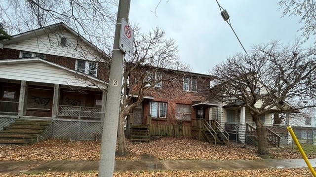 Vacant home on Edison Street in Windsor, Ont. on Sunday, Nov. 26, 2023. (Chris Campbell/CTV News Windsor)